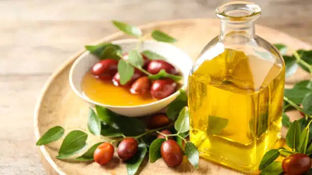 8 Benefits Of Jojoba Oil For Your Health And Skin - Potentash